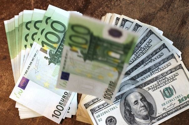 Evro povecao vrednost odnosu na dolar